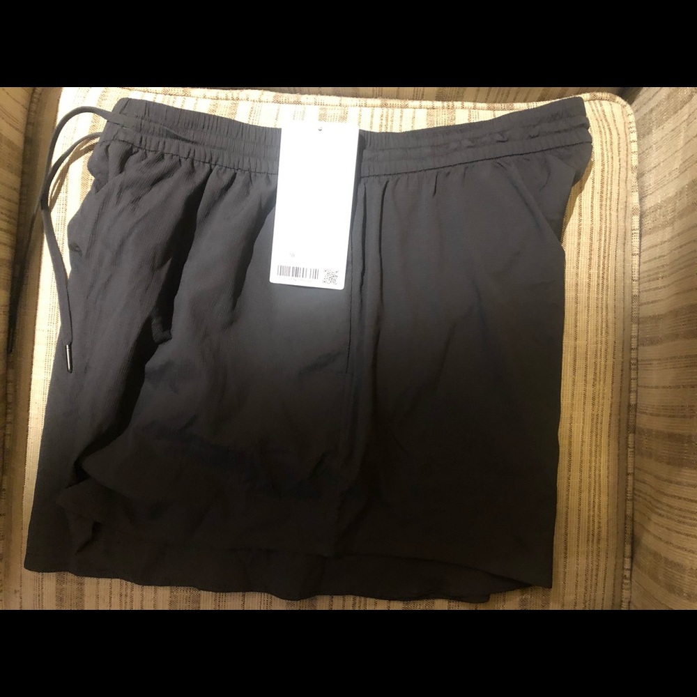LULULEMON NWT GRAY NEW RITUALS SHORT SIZE 10